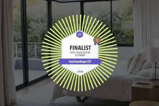 HotelTechReport 2026 Finalisten-Badge für Hotelmanagement-Software