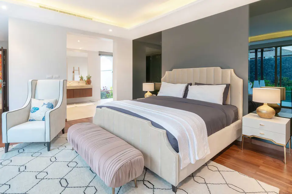 Hoteliers' guide to hotel upselling with hands-on techniques
