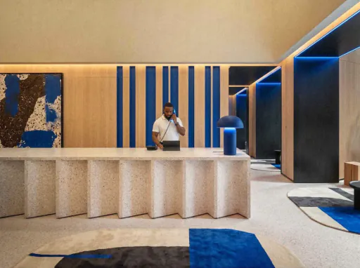 Recepciós pult egy szállodában