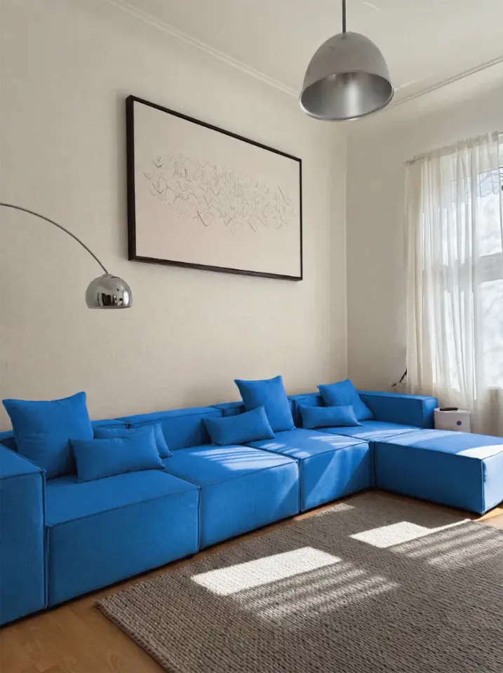 Lounge με μπλε καναπέ