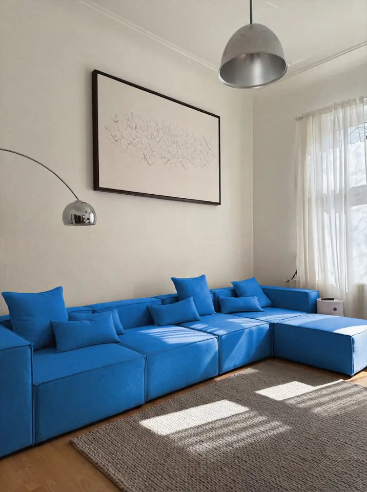 Şehre açılan apart daire balkon kapıları